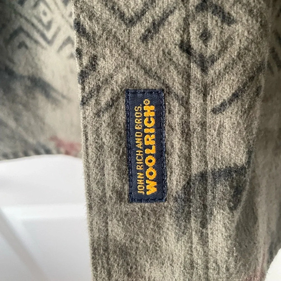 Woolrich Green Aztec / Wolf Patterned Button Down Shirt - Picture 3 of 7